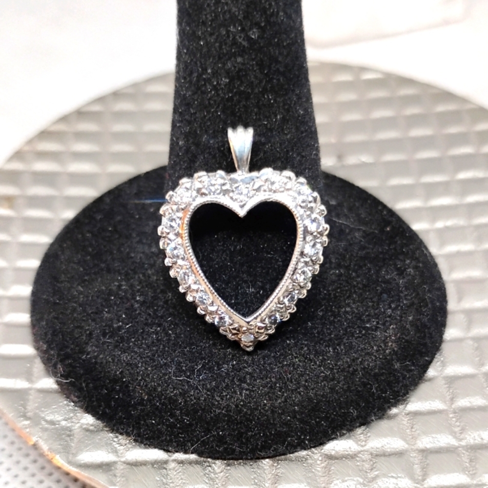 14k White Gold & Dia. Heart Pendant